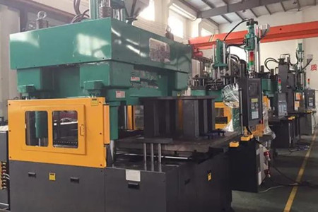 伺服節(jié)能精密注塑機(jī)多少錢一臺？至少3萬元以上！